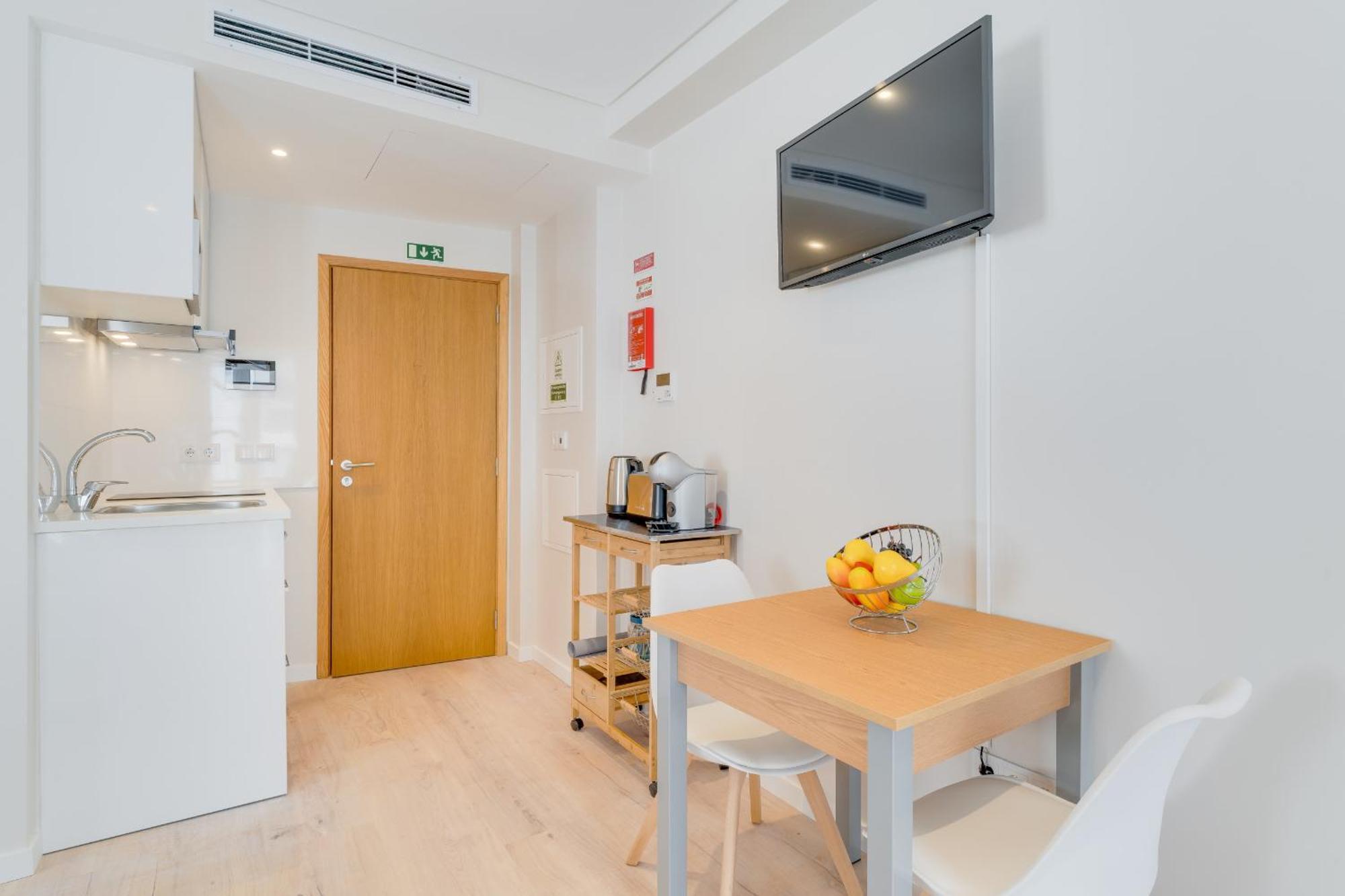 Q By Atlantic Apartment *